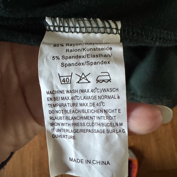 Ekouaer maternity Robe (sold on Amazon) with lace detail, never worn!! - Picture 3 of 4